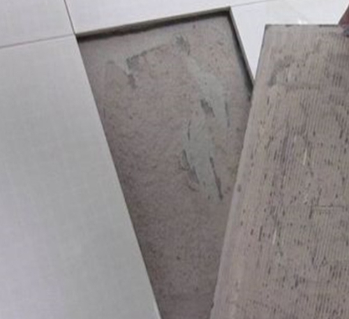 壶关瓷砖空鼓维修公司分享瓷砖铺贴时如果打浆（即涂抹在瓷砖背面和基层上的砂浆或瓷砖胶）过少，会带来以下问题